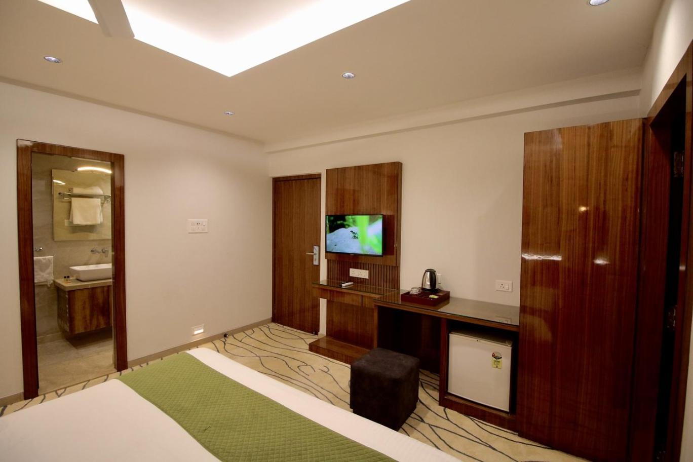 Evara-meraki Hotel *